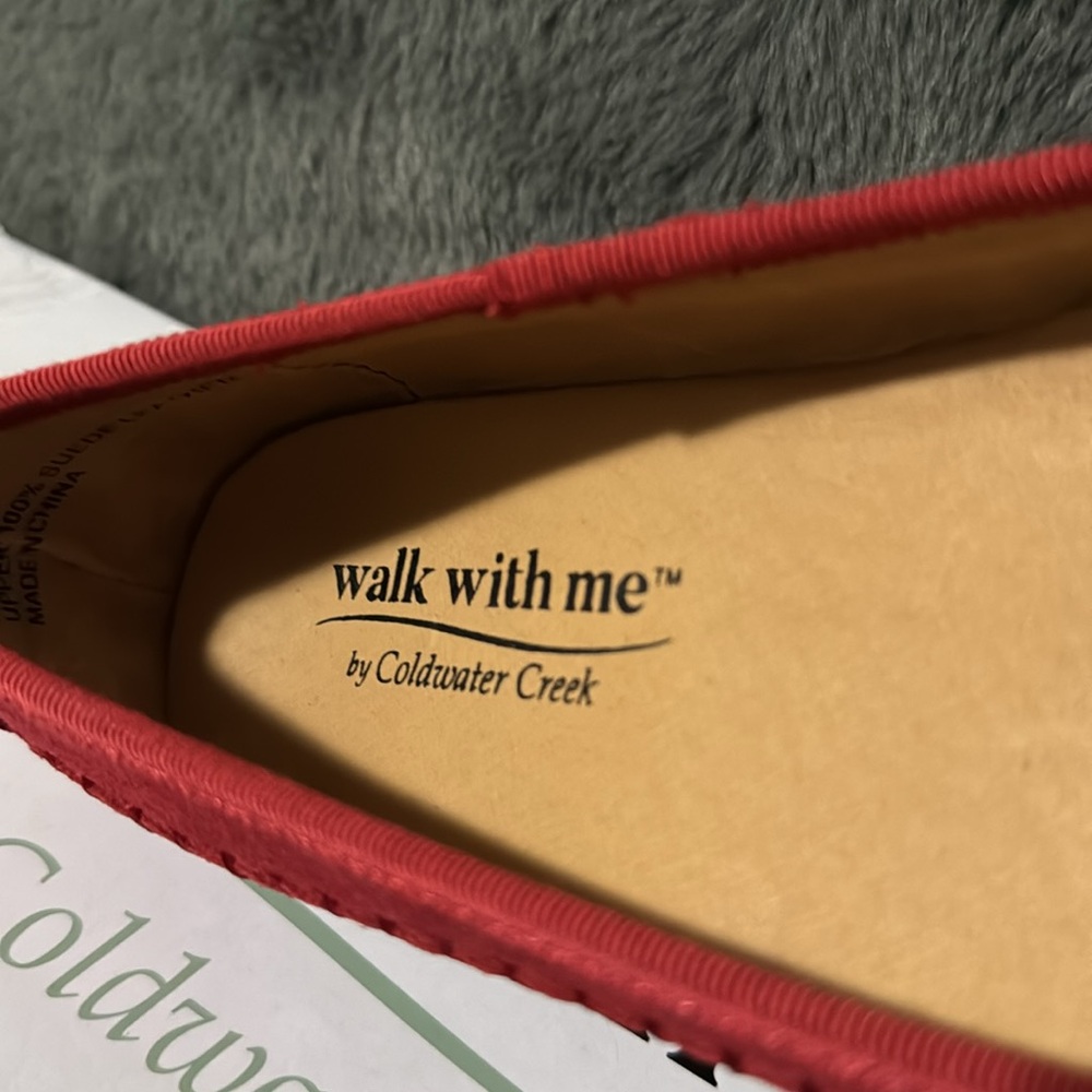 NIB Coldwater Creek Red Suede Loafers SZ 6 W run large Beautiful pair of shoes - Picture 3 of 7